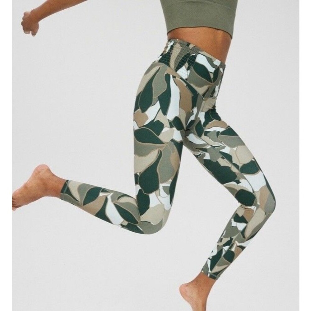 Offline By Aerie Leggings Size M Real Me Smocked 7/8 High Rise Sporty Gym Green